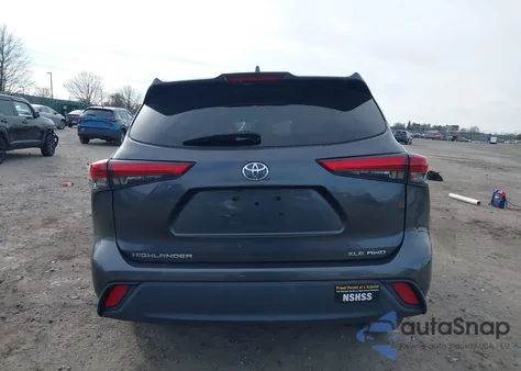 2021 Toyota Highlander Xle z USA, uszkodzony, nr VIN 5TDGZRBH3MS058831